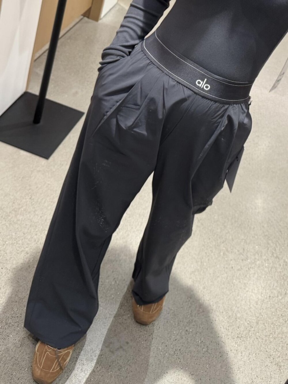 NWT🤍ALO Yoga Dark Grey Suit-Up Wide-Leg Pants (30-inch inseam)